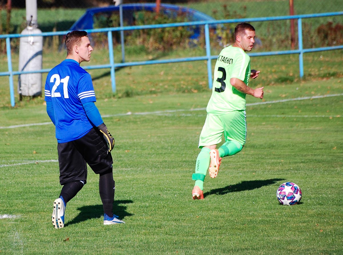 V zápase se zranil brankář Petr Landrgott. Utkání nakonec dochytal, dvěma gólům však nezabránil. Image
