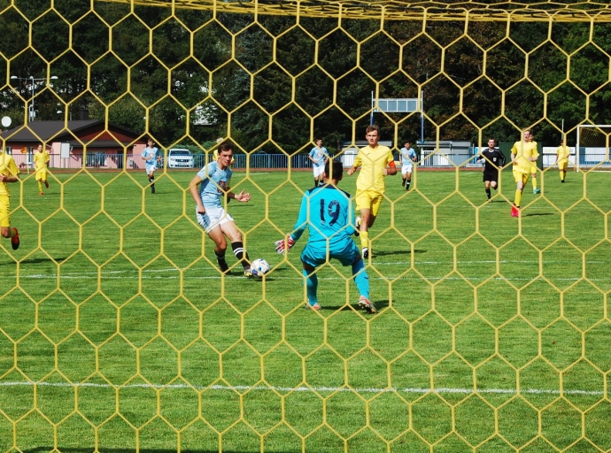 Obojživelník Šmejkal gólům zabraňuje, stejně tak je střílí