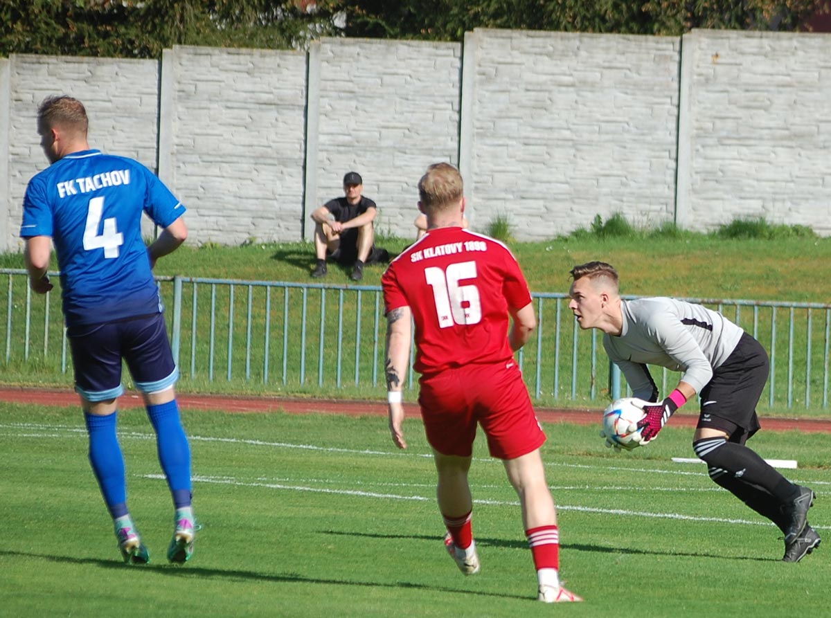 Domácí gólman Petr Landrgott si připsal asistenci u první branky, kdy bleskurychlou rozehrávkou zaskočil soupeře a Lanfranchi dílo dokončil. Image